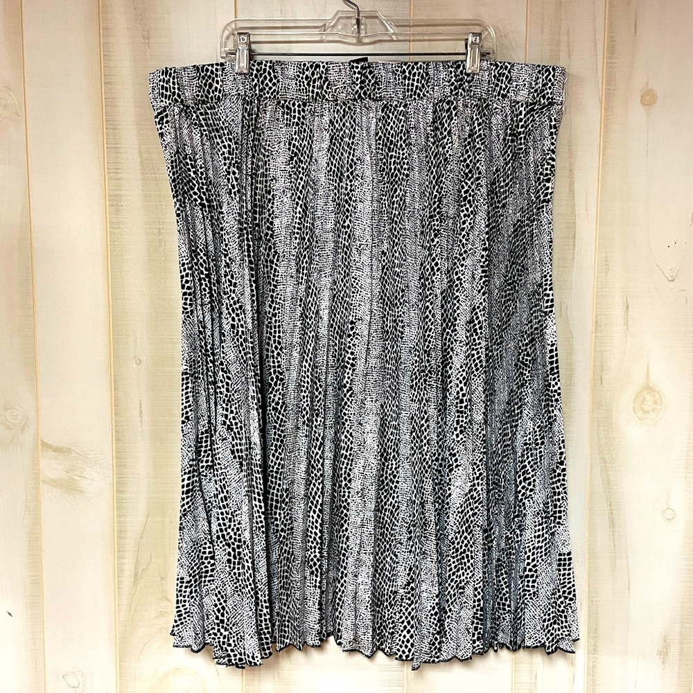 NWT Lane Bryant Black White Pleated Animal Print Midi Skirt Sz 22/24
